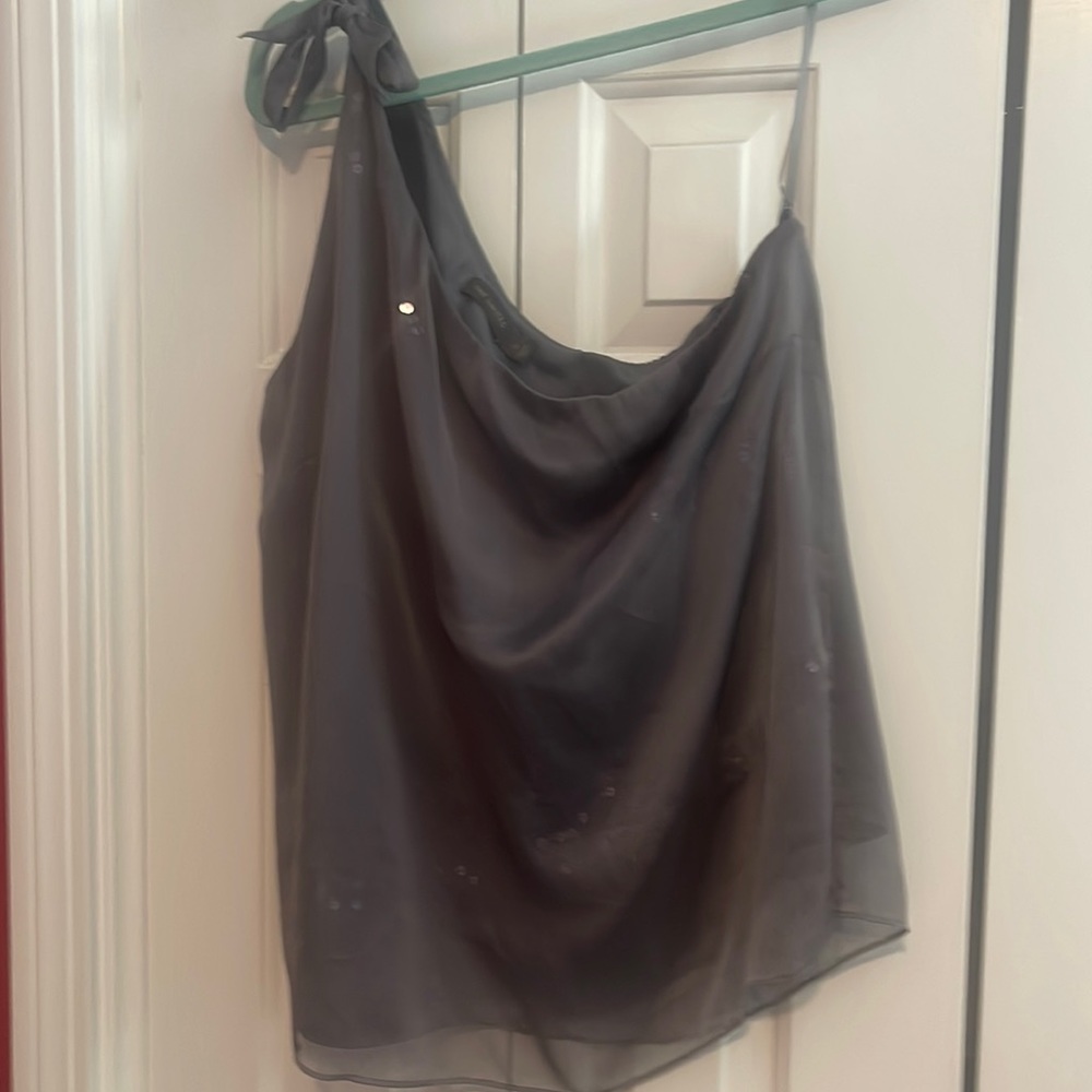 One shoulder shirt